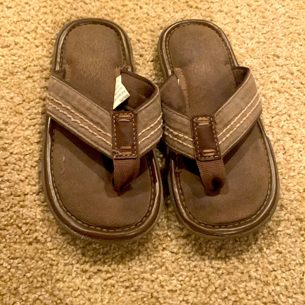 Boys flip flops. Size 13.